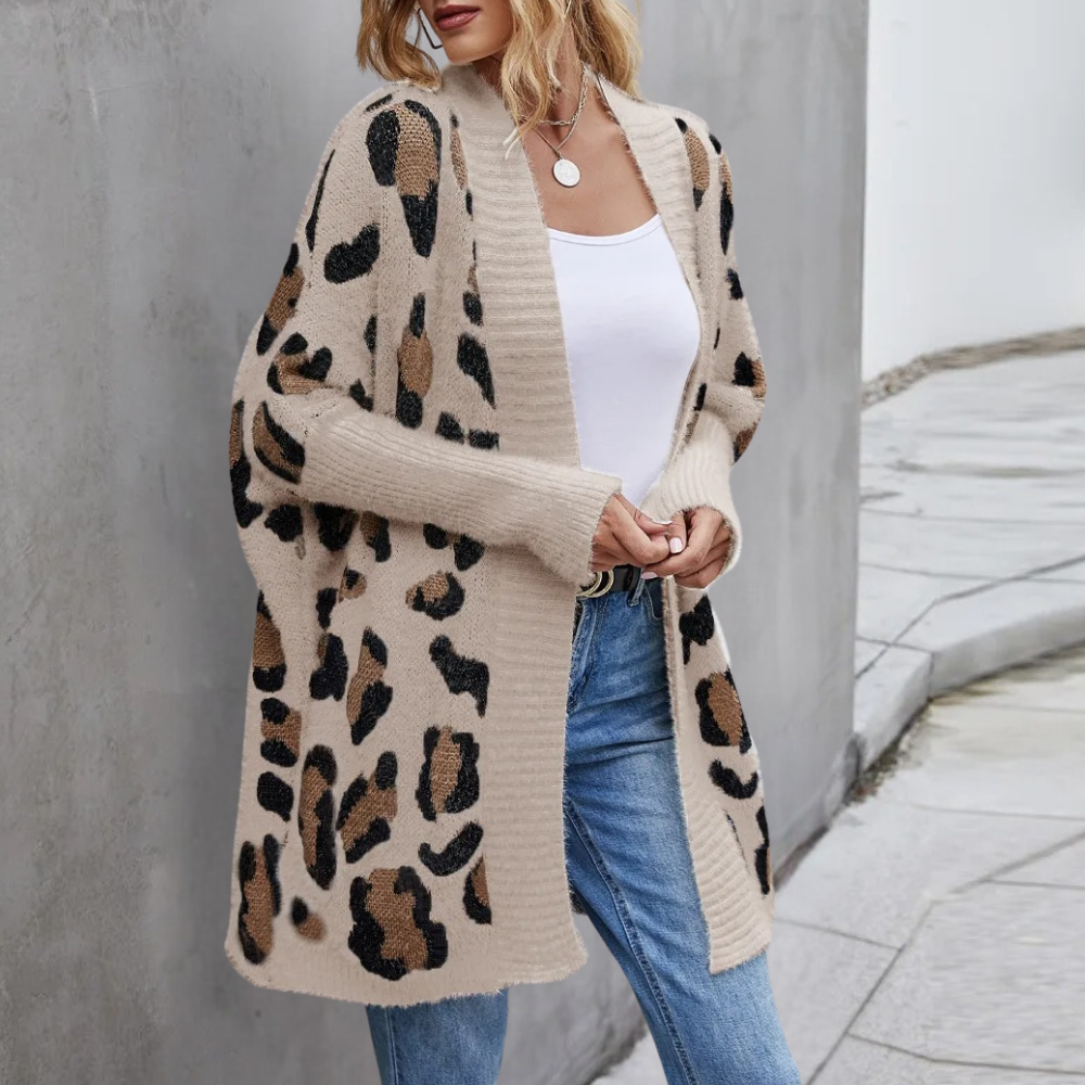 Modische Damen-Strickjacke im Leoparden-Look von ORINTHIA