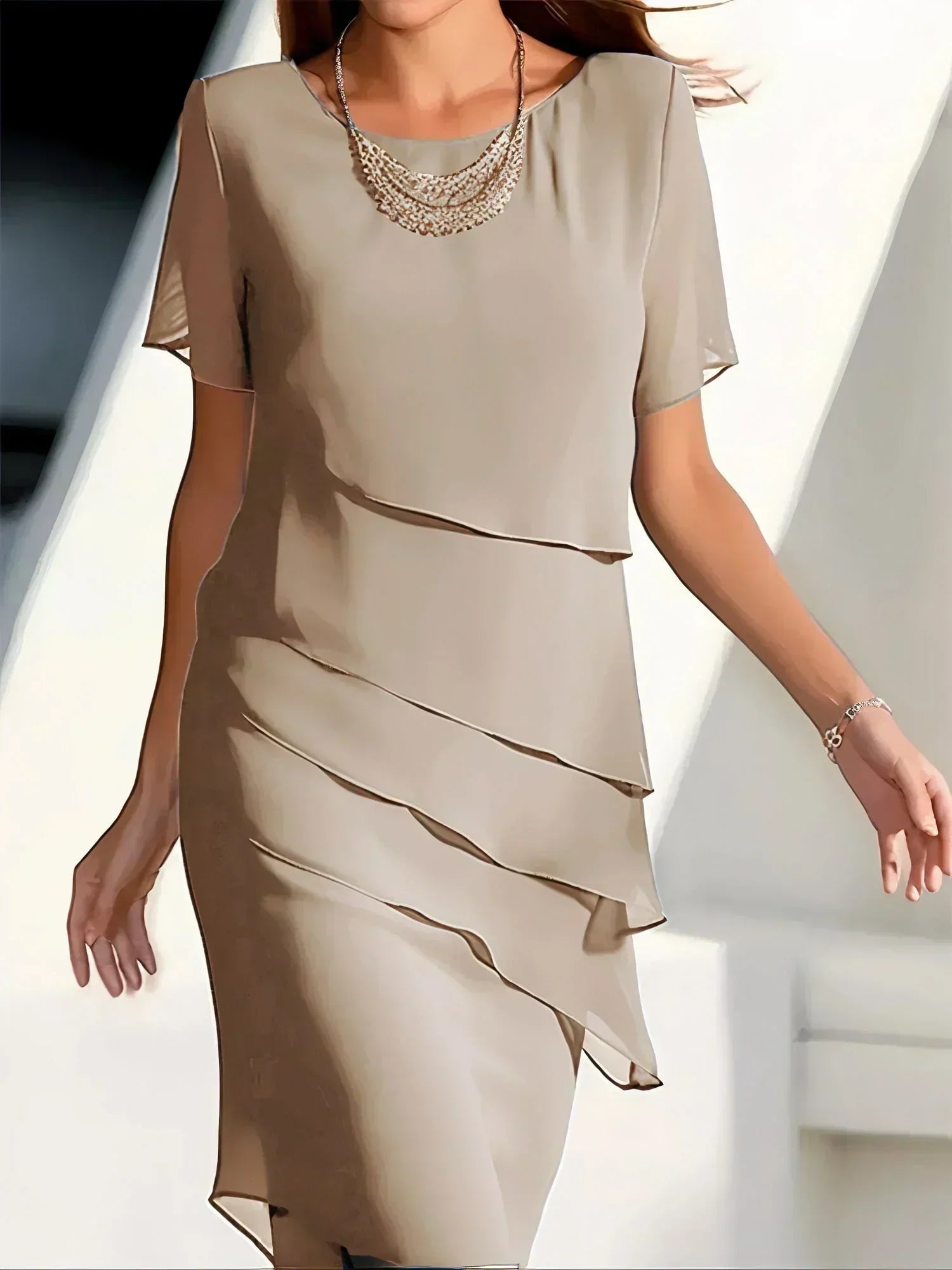 Cynthia: Schlankmachendes, elegantes Kleid