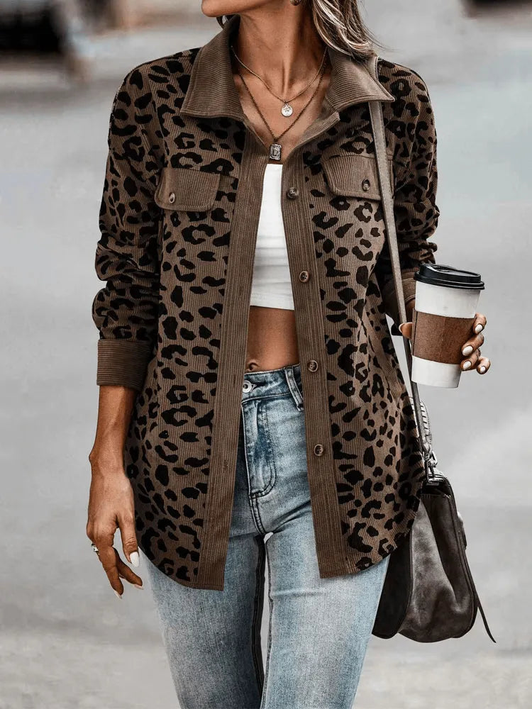 Krohn-e | Pantherdruck Casual Chic mit Neutralem Kragen Perfekt für Den Frühling