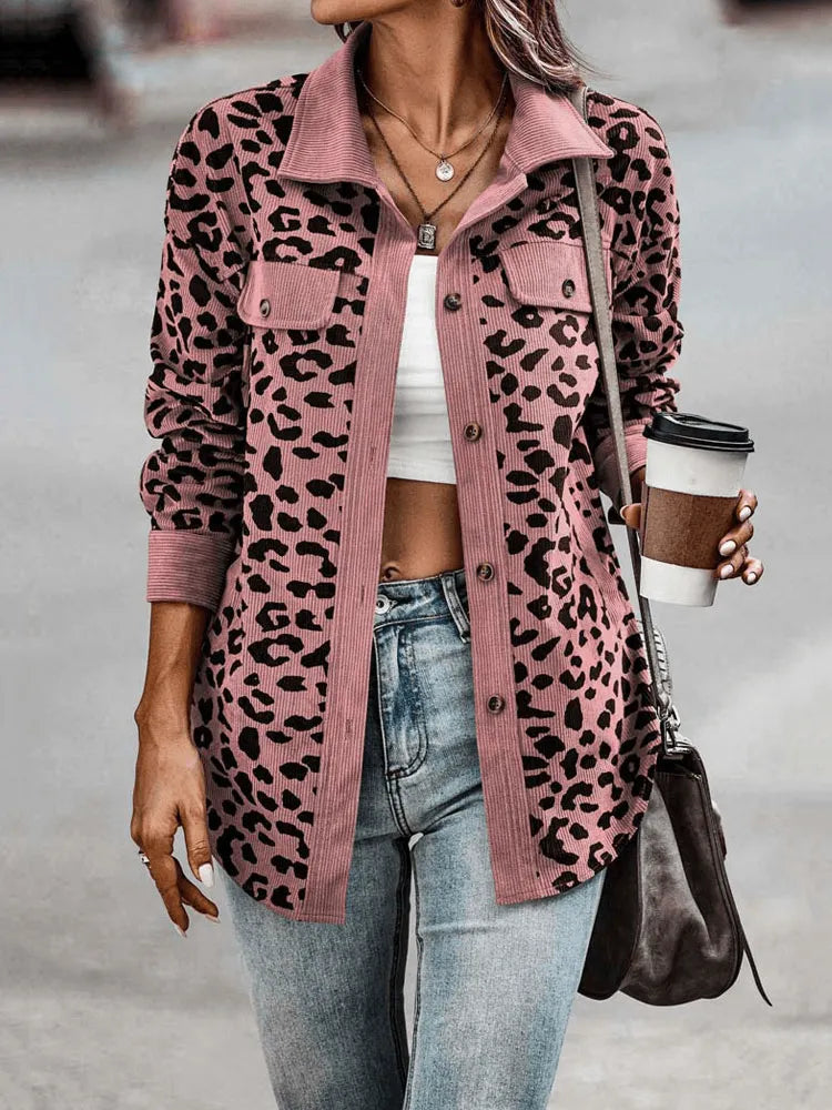 Krohn-e | Pantherdruck Casual Chic mit Neutralem Kragen Perfekt für Den Frühling