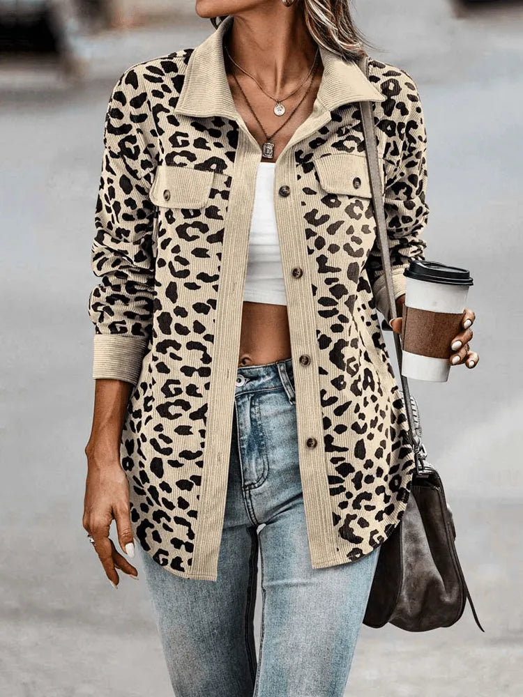 Krohn-e | Pantherdruck Casual Chic mit Neutralem Kragen Perfekt für Den Frühling
