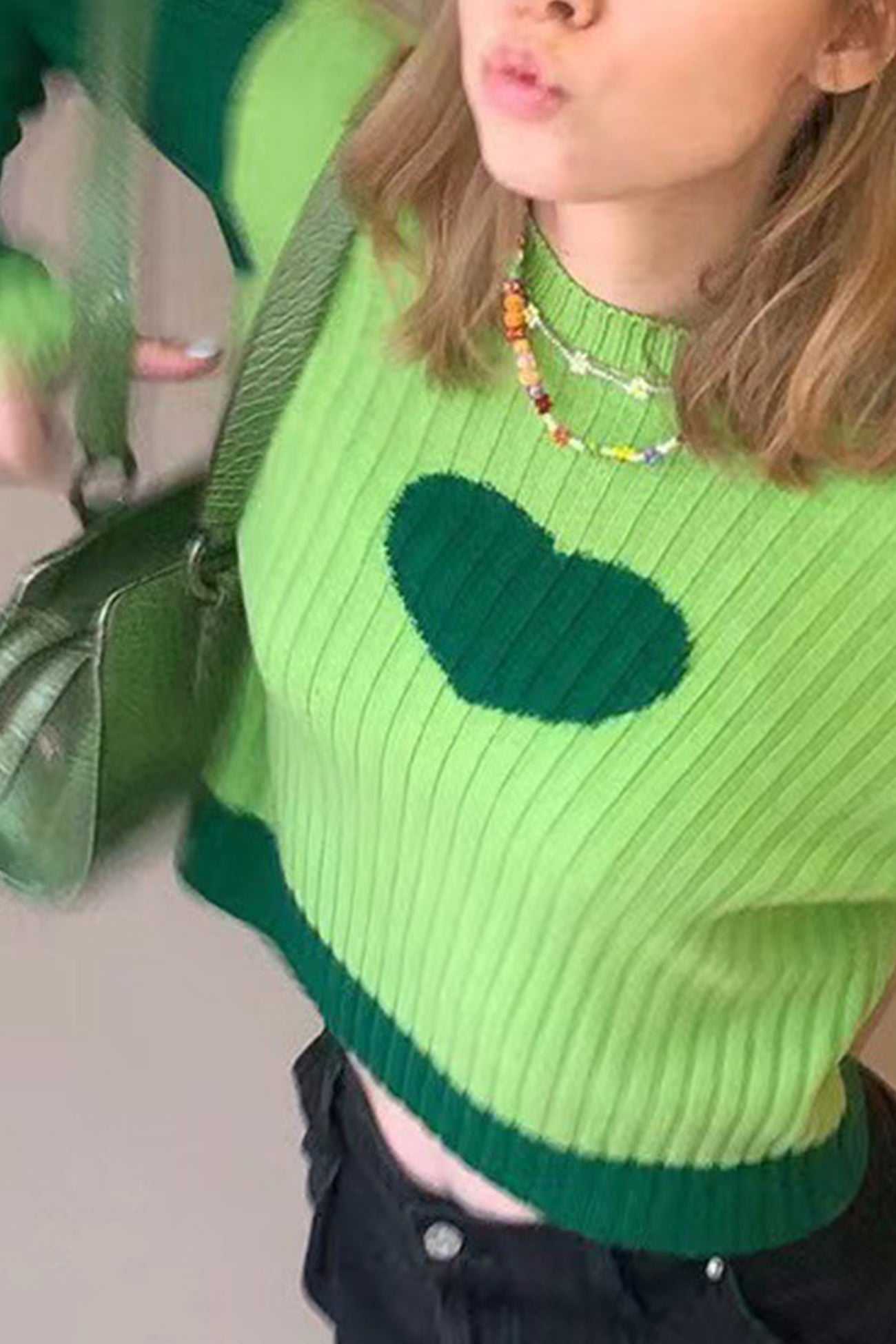 Fudus Gestricktes Mock-Neck Oberteil mit Herzgrafik und Rippenstruktur