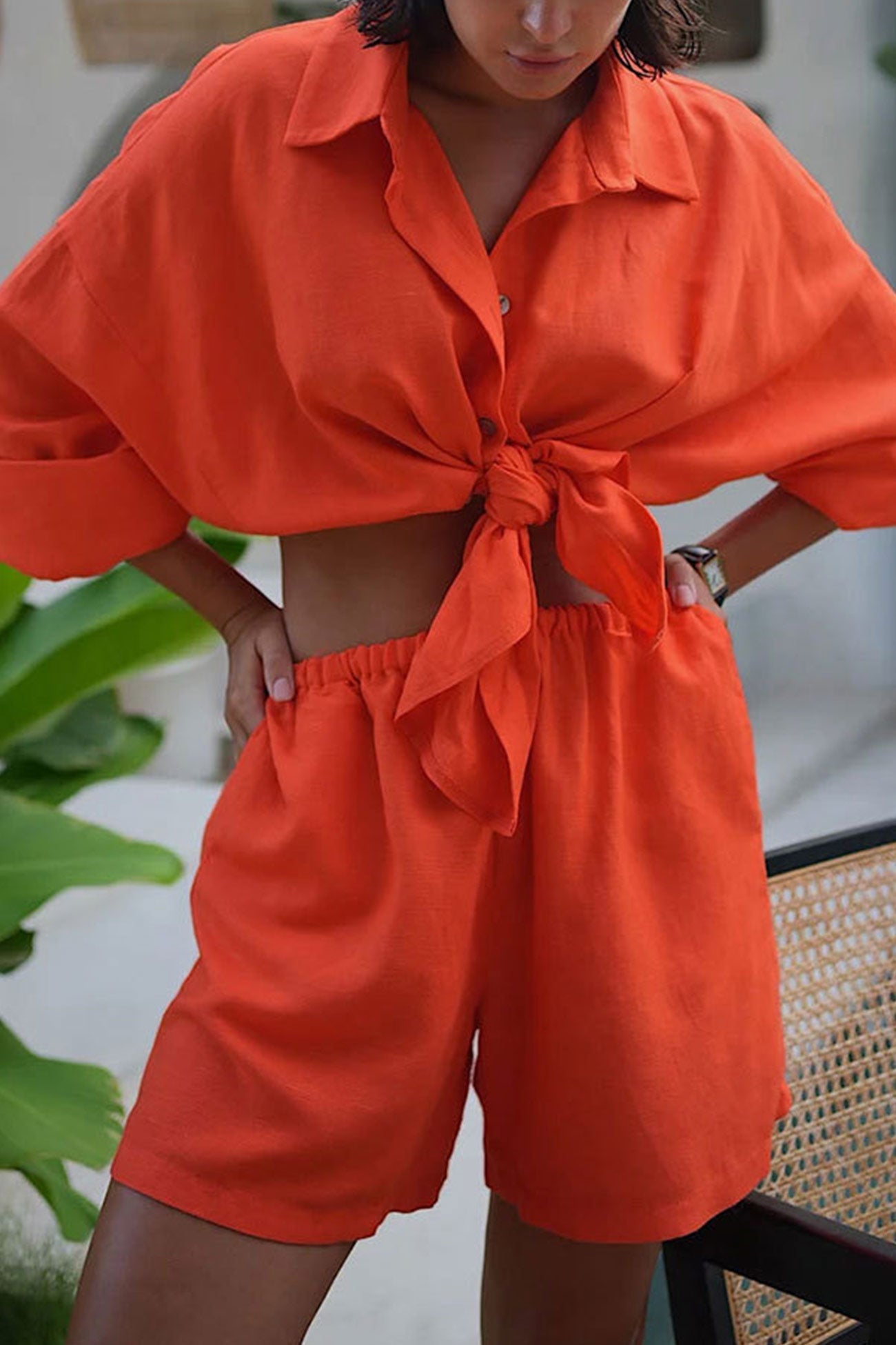 Fudus Schlitzsaum Bluse und Shorts Anzug