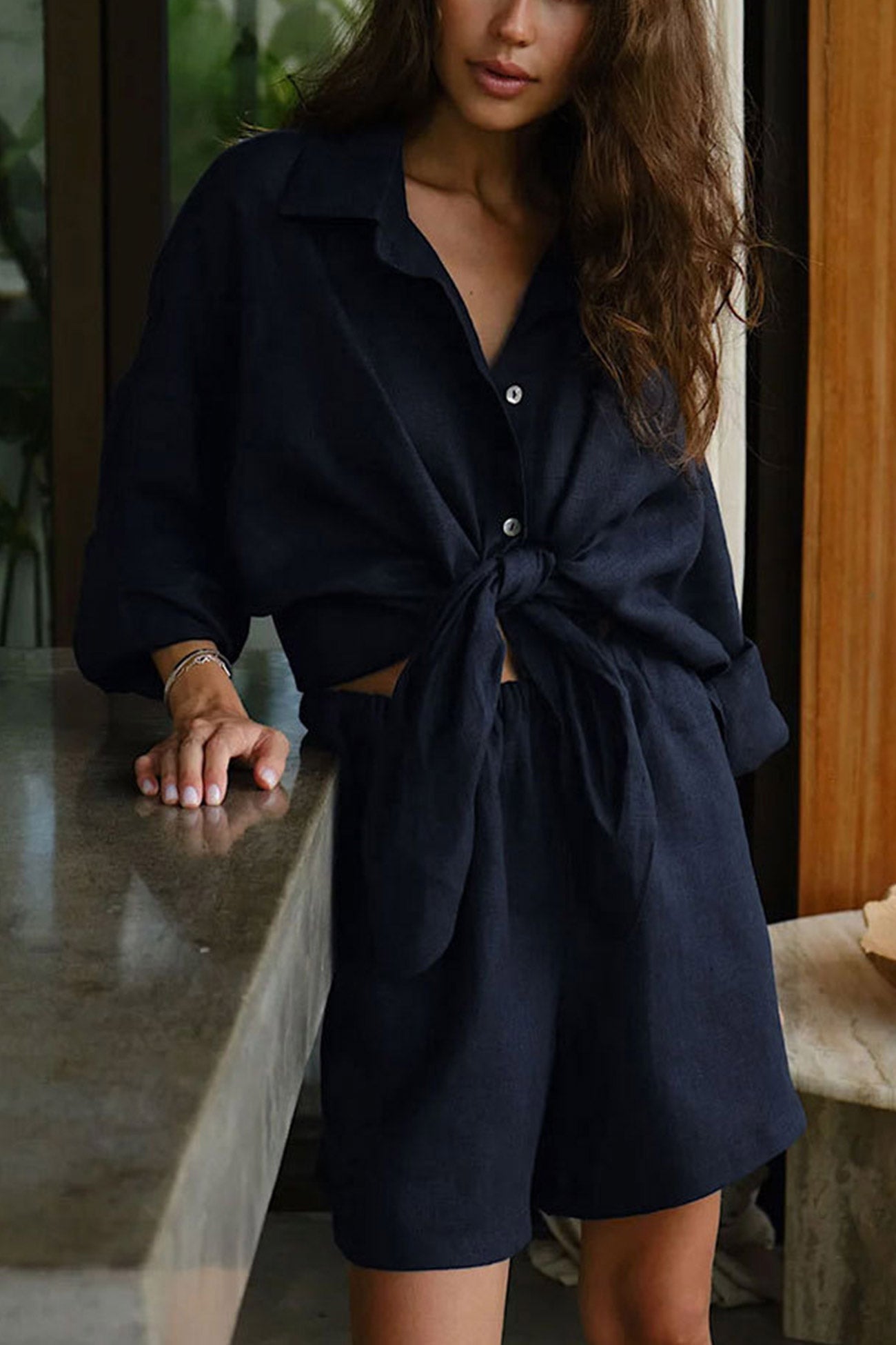 Fudus Schlitzsaum Bluse und Shorts Anzug