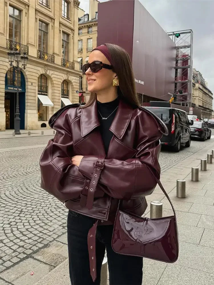 Krohn-e | Bordeaux kurze Herbstjacke mit Ärmelgürteln