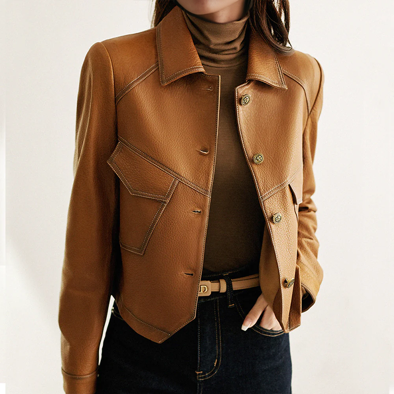 Krohn-e | Kurze Herbstjacke mit Knöpfen und Taschen