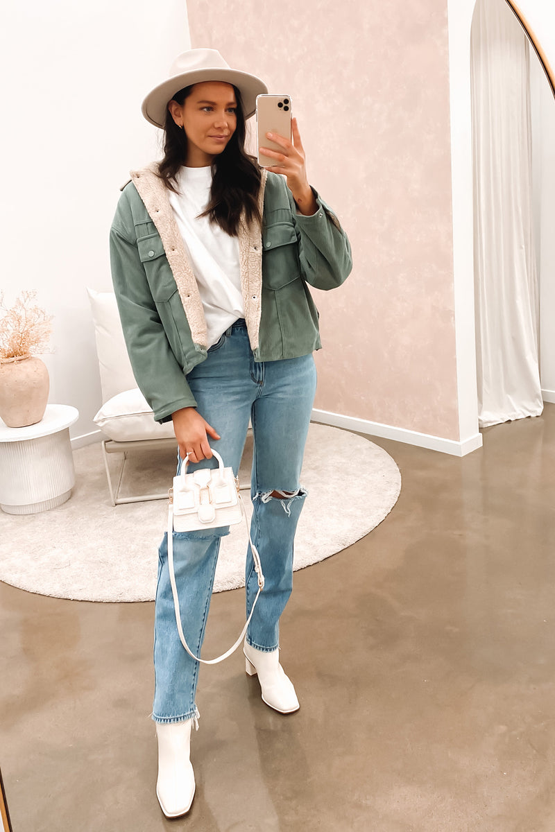 Beige Damenjacke Delphine – elegant, mit Knöpfen