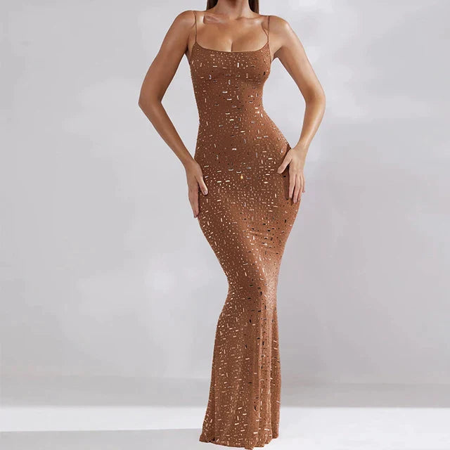 Glitzerndes, figurbetontes Maxikleid für den Abschlussball