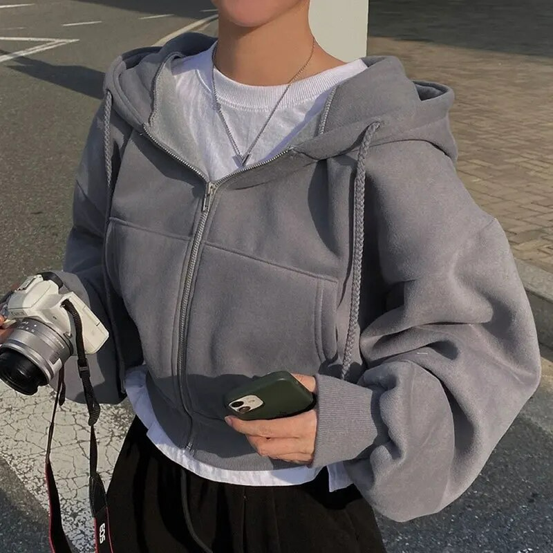 Fudus | Kurzer Kapuzenpullover mit essentiellem Design