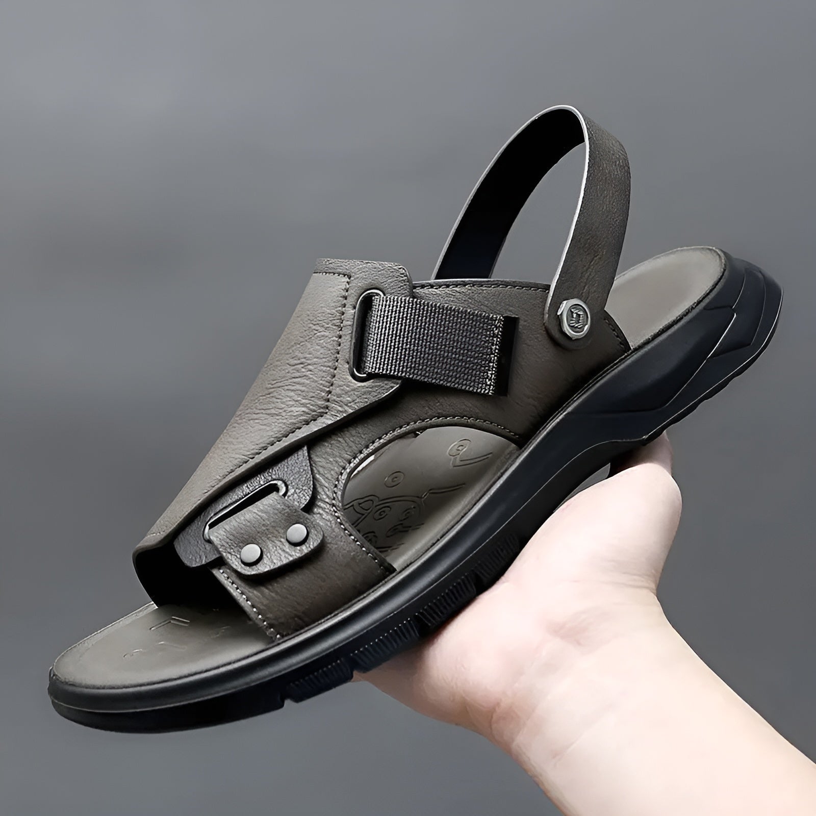 Leichte und bequeme Herrensandalen für den Sommer