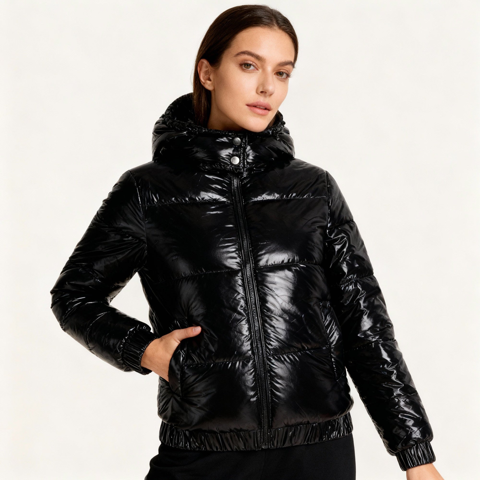Damen glänzende Winterjacke mit Kapuze – Wasserabweisend & Wärmeisoliert – Krohn-e