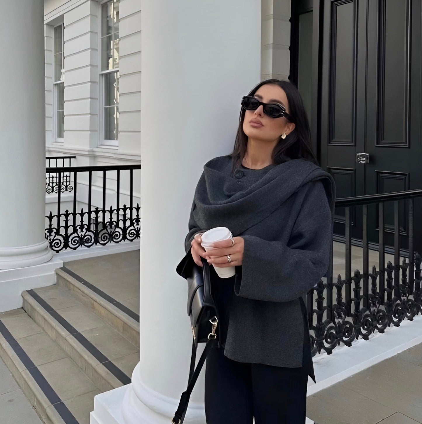 Krohn-e | Oversized Mantel - Cape-Modell - Locker Schnitt - Texturiertes Gewebe - Eleganter Stil