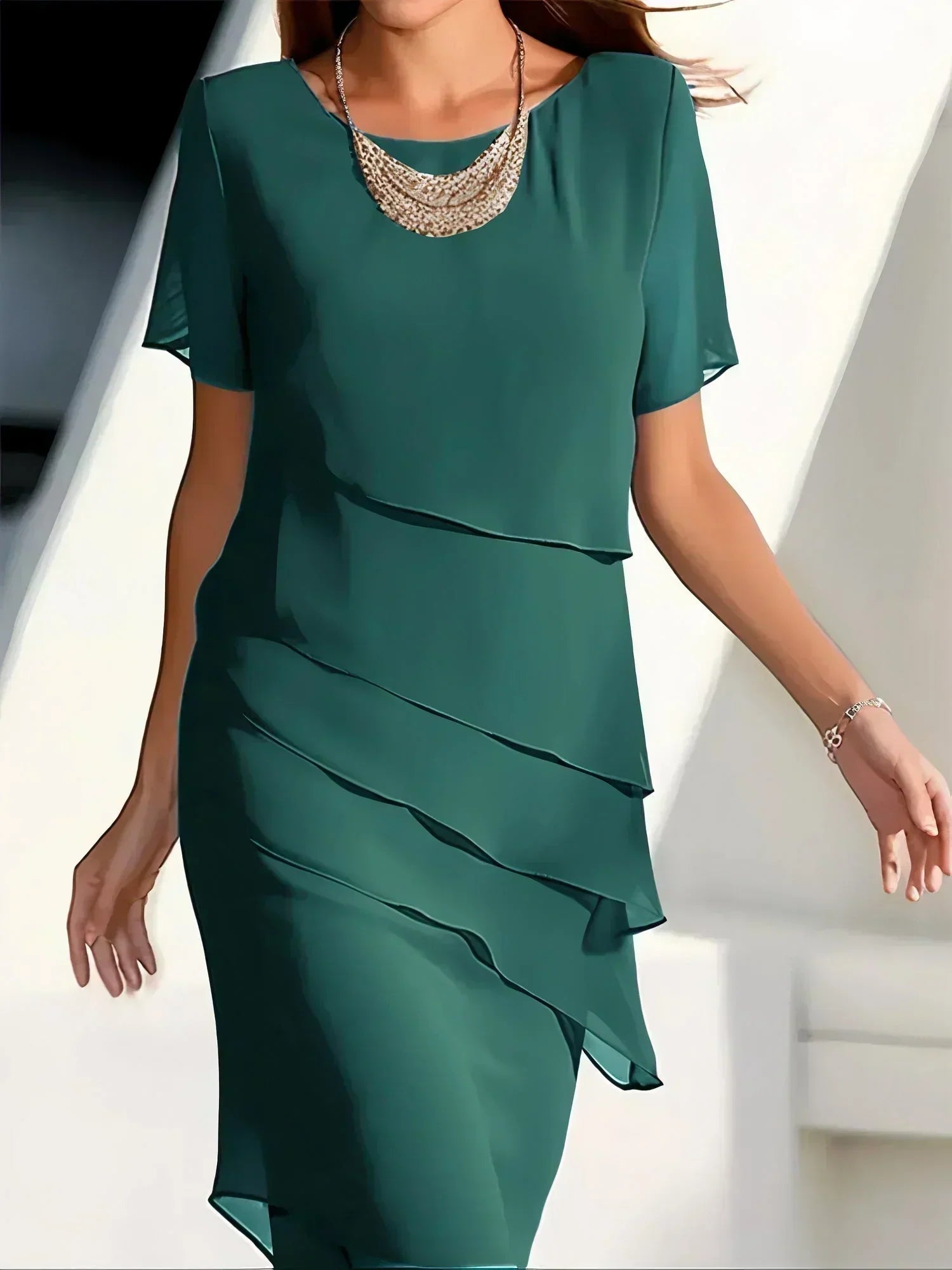 Cynthia: Schlankmachendes, elegantes Kleid