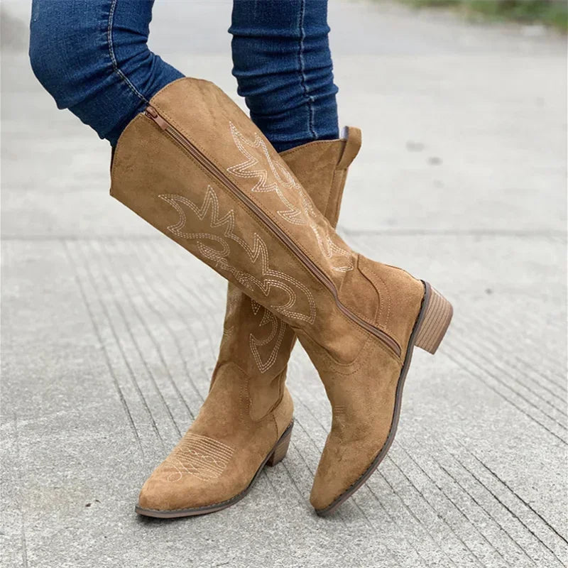 Krohn-e | Cowboy-Stiefel – Wildleder-Textur – Bestickter Western-Stil – Halb Hoch – Niedriger Absatz