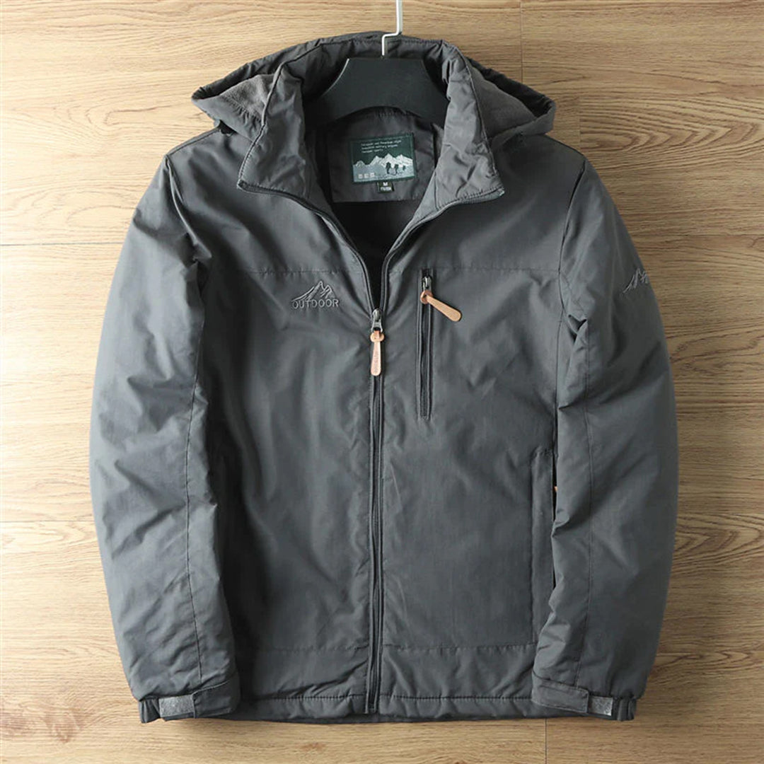 Hochwertige Outdoor-Jacke ALPINEGUARD für Abenteuer