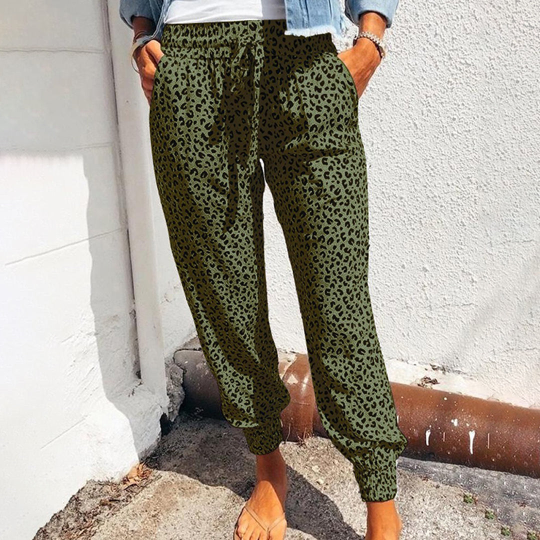 FIONA Hose: Trendiger Leoparden-Look für stilbewusste Frauen