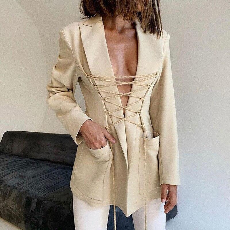 Krohn-e | Blazer mit langen Ärmeln, schwarzen Schnürungen und stilvollen Taschen