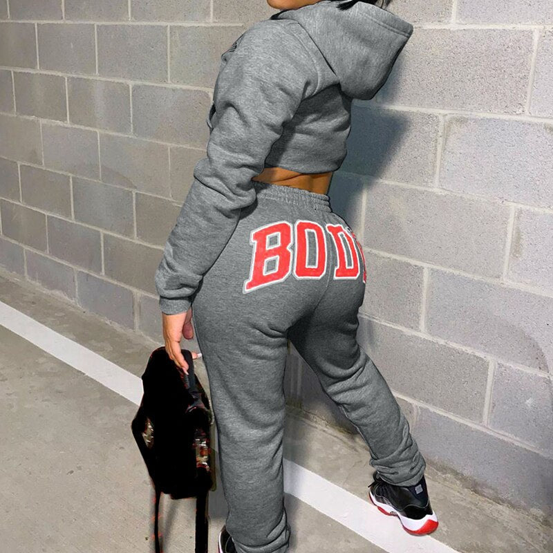 Frauen-Anzug aus Sweatshirt und Jogginghose