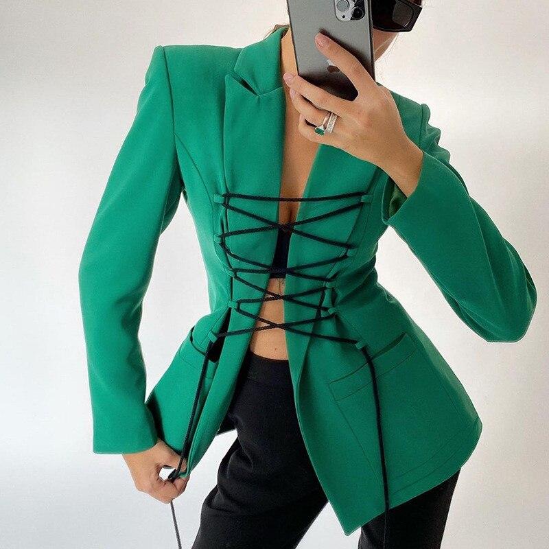 Krohn-e | Blazer mit langen Ärmeln, schwarzen Schnürungen und stilvollen Taschen