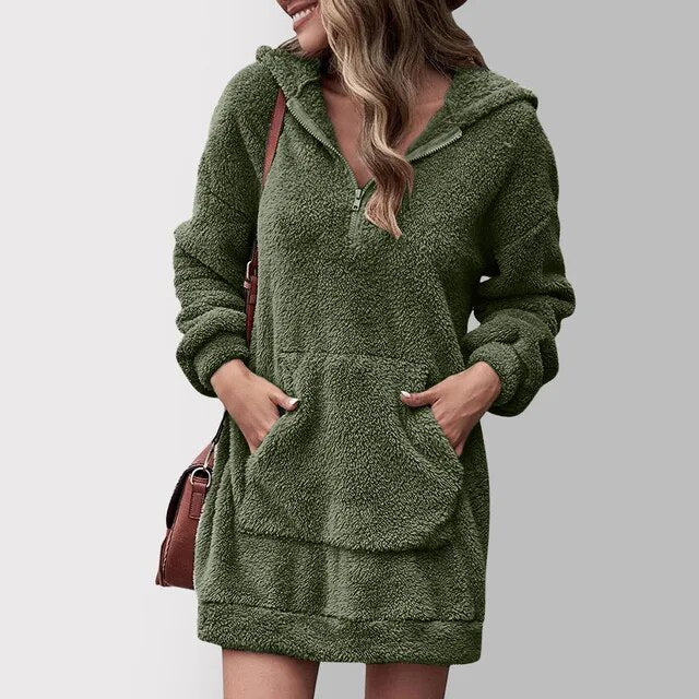Krohn-e | Flauschiges Pulloverkleid mit Kapuze