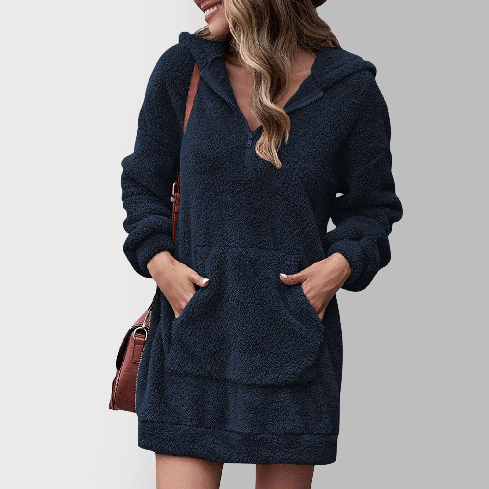Krohn-e | Flauschiges Pulloverkleid mit Kapuze
