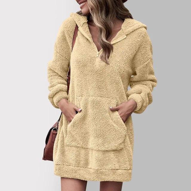 Krohn-e | Flauschiges Pulloverkleid mit Kapuze