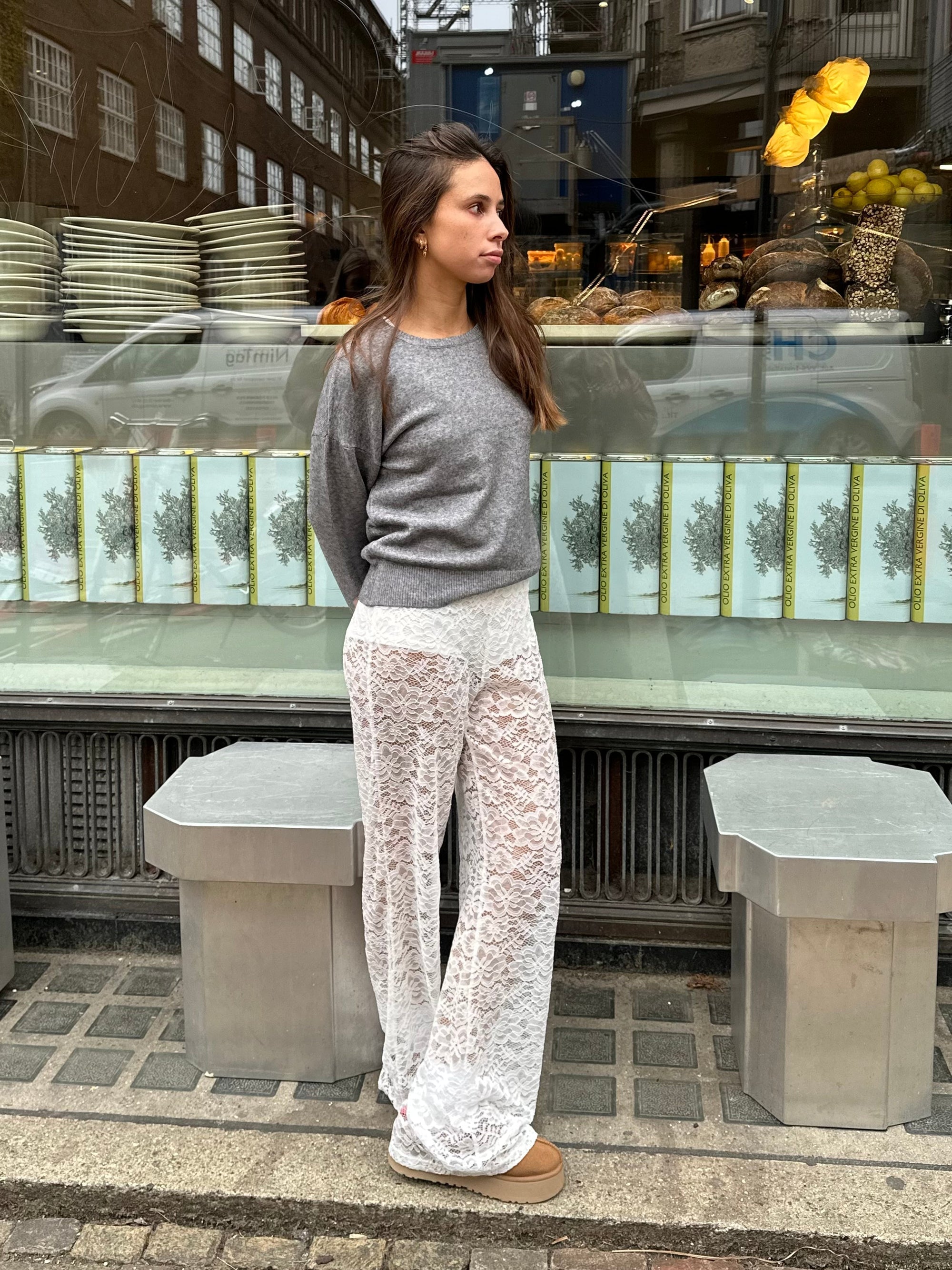 Krohn-e | Elegante Damenhose mit Spitze und Weitem Bein