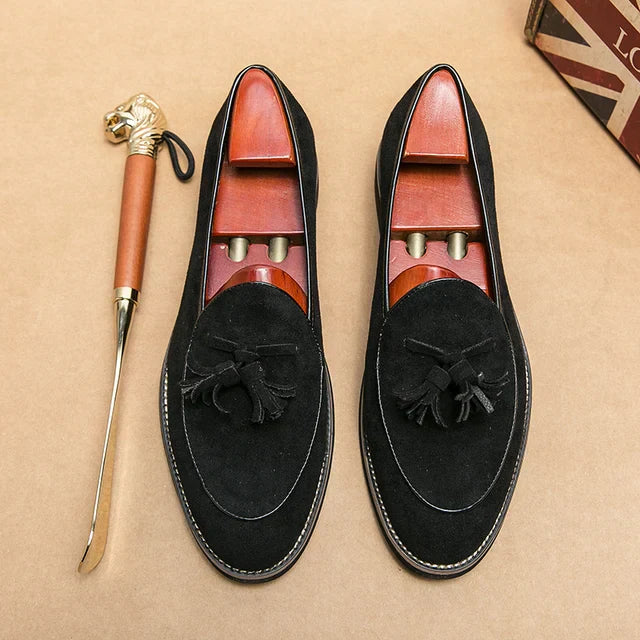 Herren-Loafer aus italienischem Wildleder mit Quastendesign