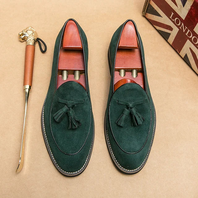 Herren-Loafer aus italienischem Wildleder mit Quastendesign