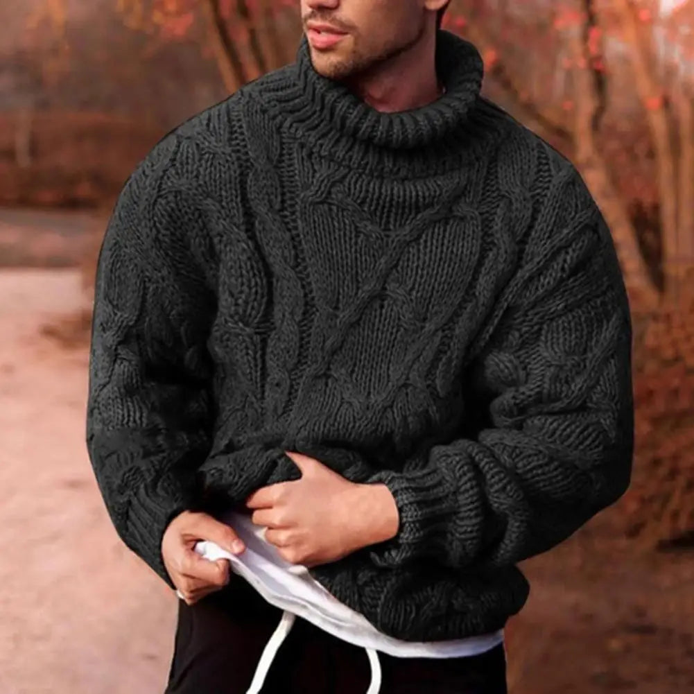 Herrenpullover im klassischen Zopfmuster