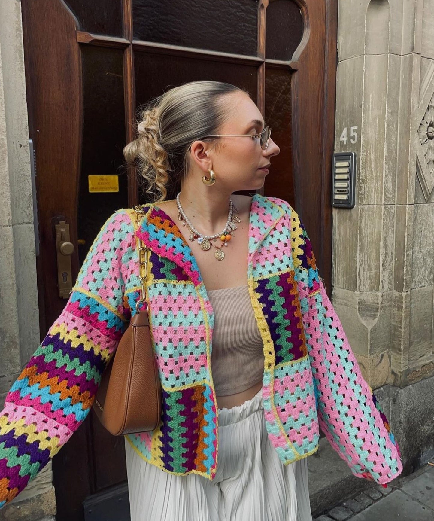 Kyra:  Bunt gestrickte Jacke