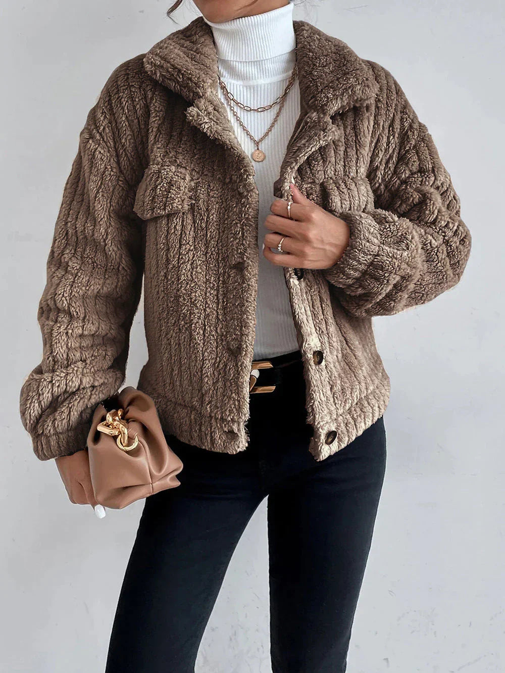 Leila: Damen-Plüschjacke in Übergröße