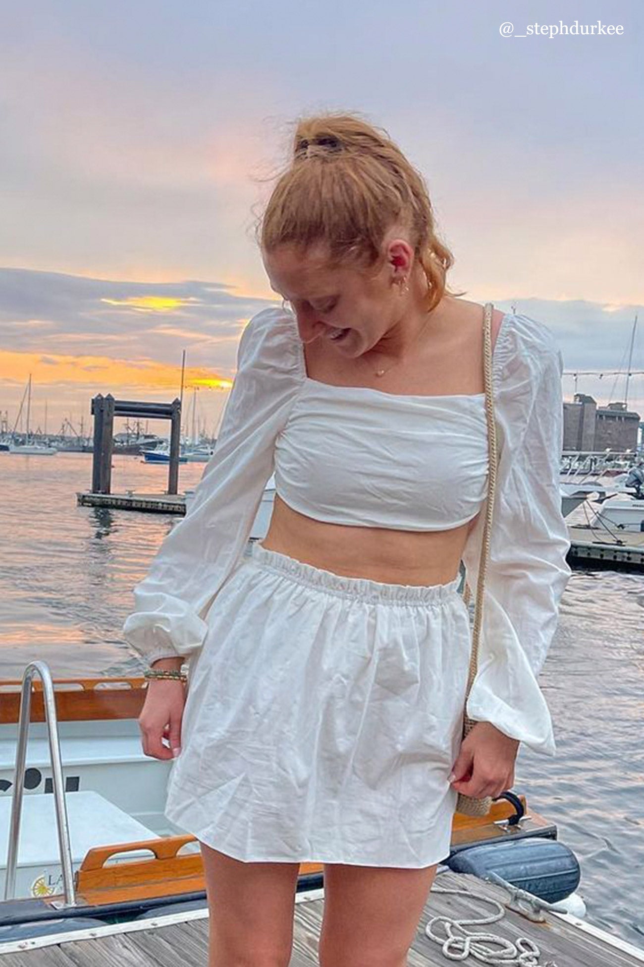 Fudus Kurzes Oberteil mit Puffärmeln und Rüschen, Rock-Ensemble