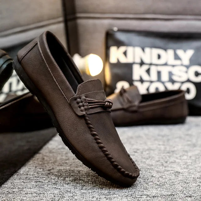 Männer Leder Slipper von UrbanElegance