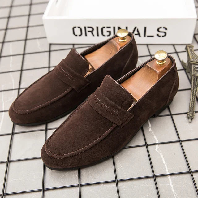 Herrenschuhe aus Wildleder, Slipper