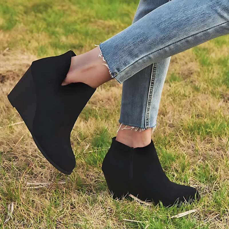 Krohn-e | Stiefeletten - Faux Wildleder - Keilabsatz - Seitenreißverschluss