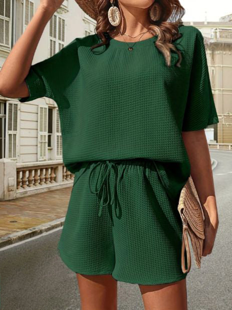 Elegantes zweiteiliges Sommeroutfit von Thalia für modebewusste Frauen