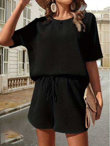 Elegantes zweiteiliges Sommeroutfit von Thalia für modebewusste Frauen