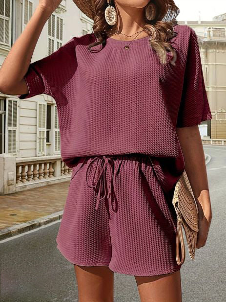 Elegantes zweiteiliges Sommeroutfit von Thalia für modebewusste Frauen