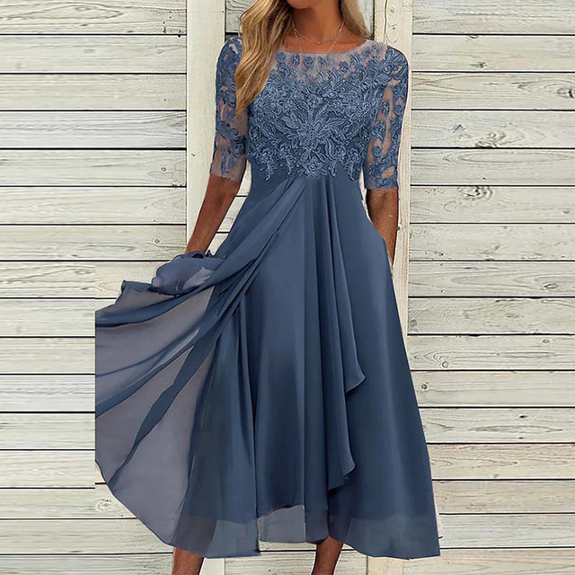 Spitzenbesetztes, halblanges Ballkleid