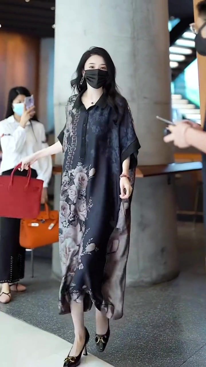 Elegantes, weit geschnittenes Damen-Schlankheitskleid von Fudus