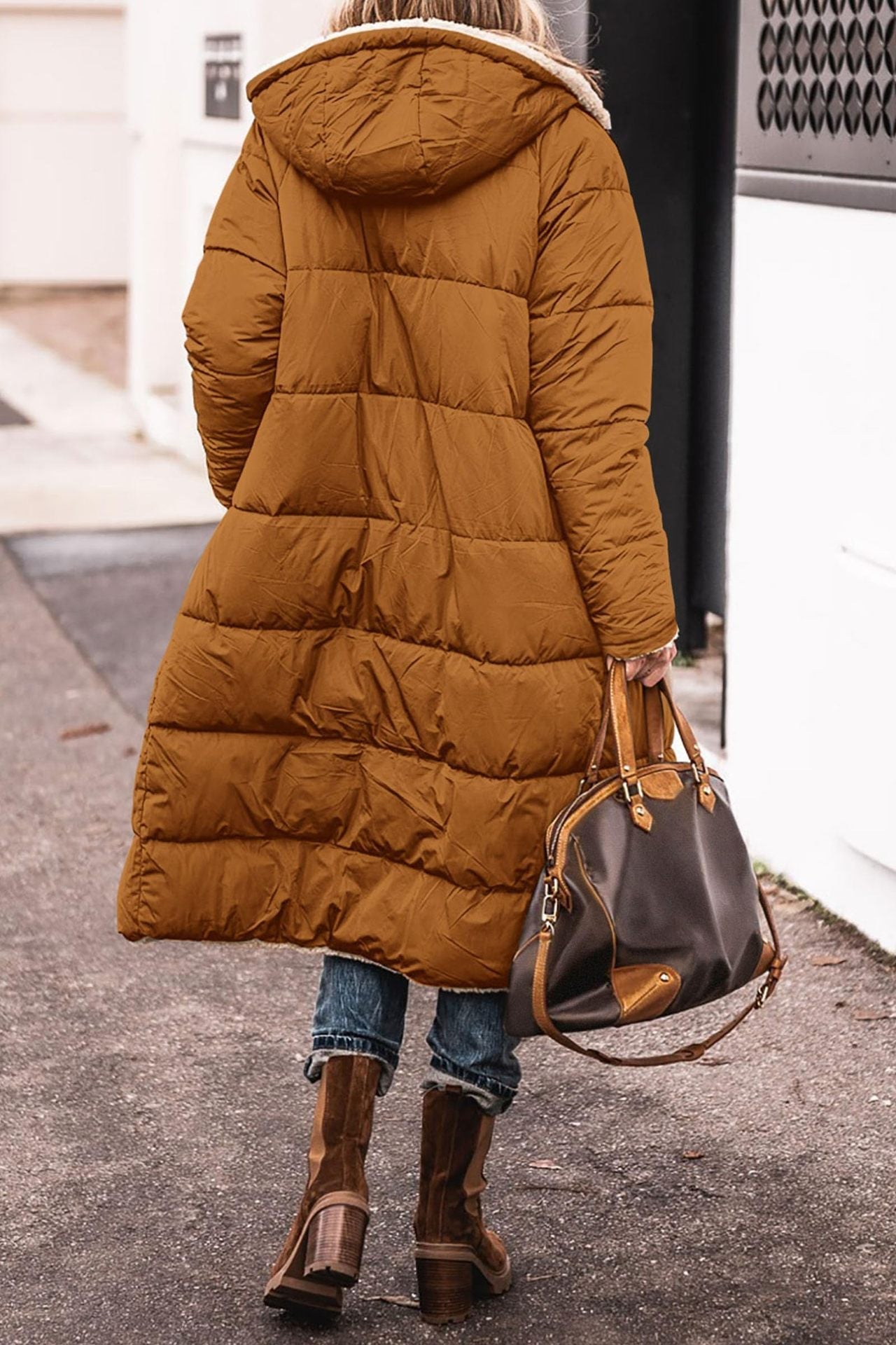 Damen lange, gefütterte Winterjacke mit Kapuze und stylischem Schnitt Krohn-e