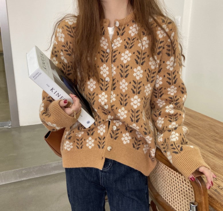 Damen Strickjacke mit floralem Muster und Knopfdetail Krohn-e