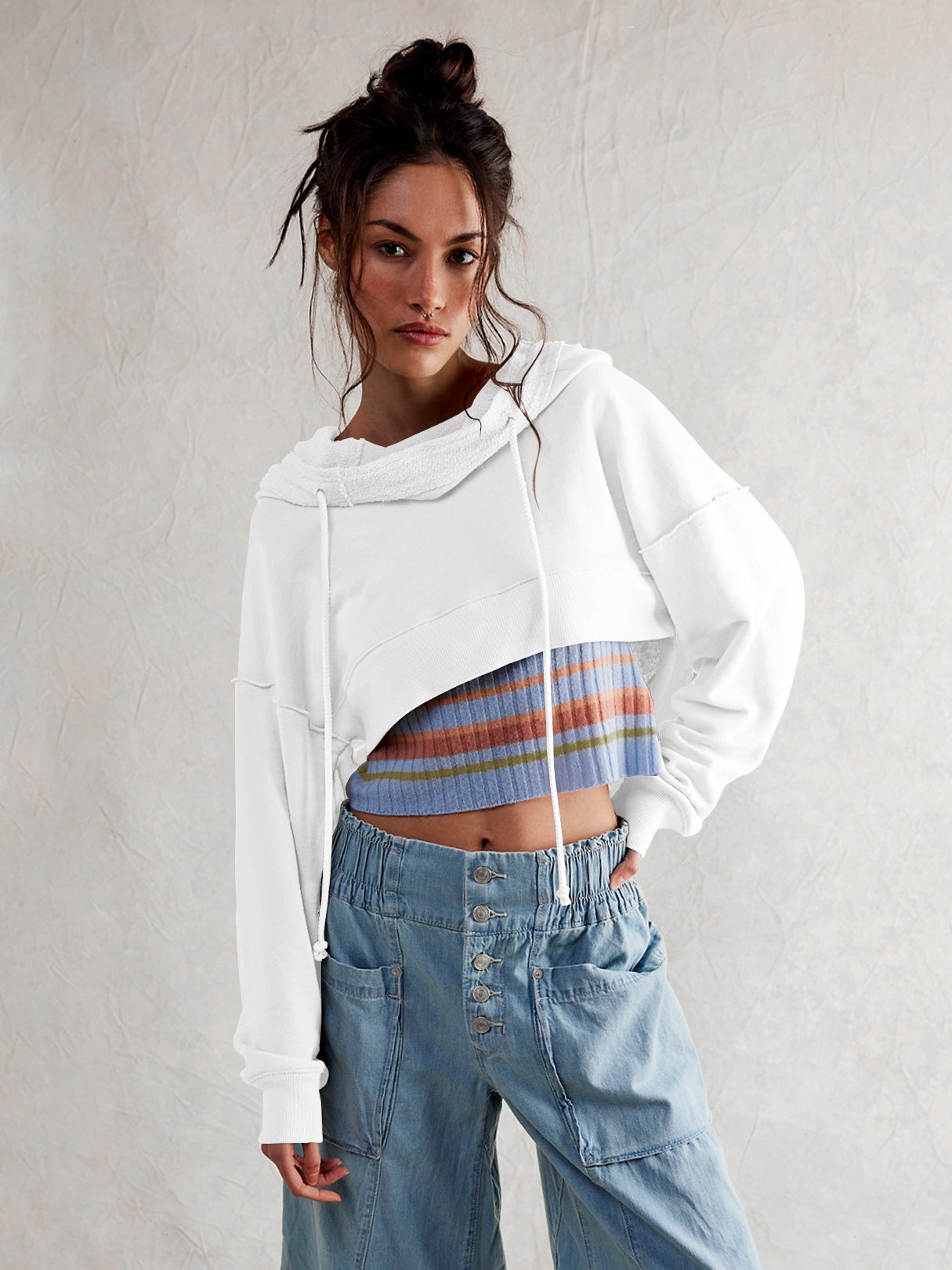 Damen cropped Sweatshirt mit lässigem Schnitt und Kängurutasche Krohn-e