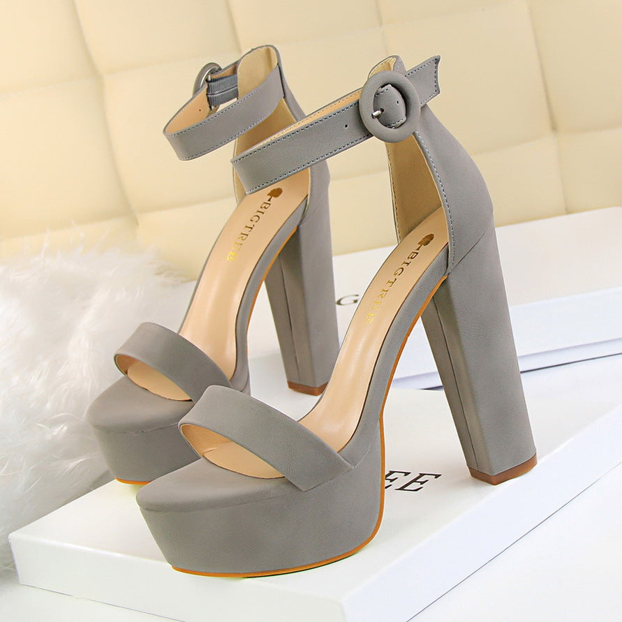 Damen Hochhackige Plateau-Sandalen mit verstellbarem Knöchelriemen und robustem Blockabsatz Krohn-e