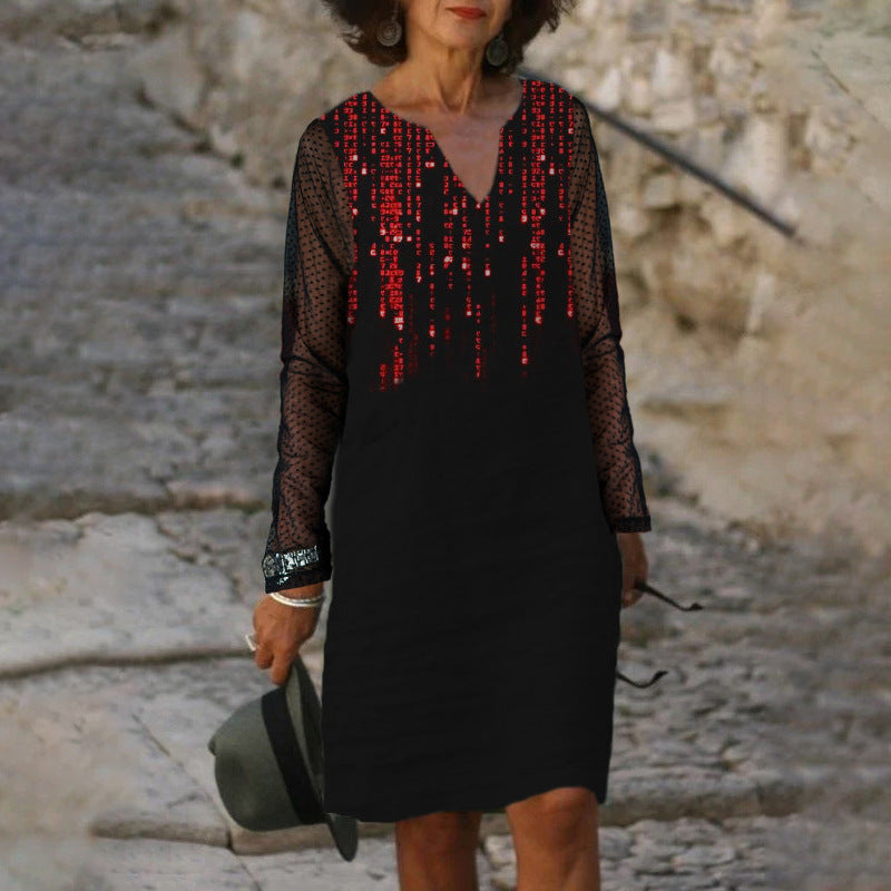 Elegantes Spitzenkleid mit V-Ausschnitt und langen Ärmeln von Fudus