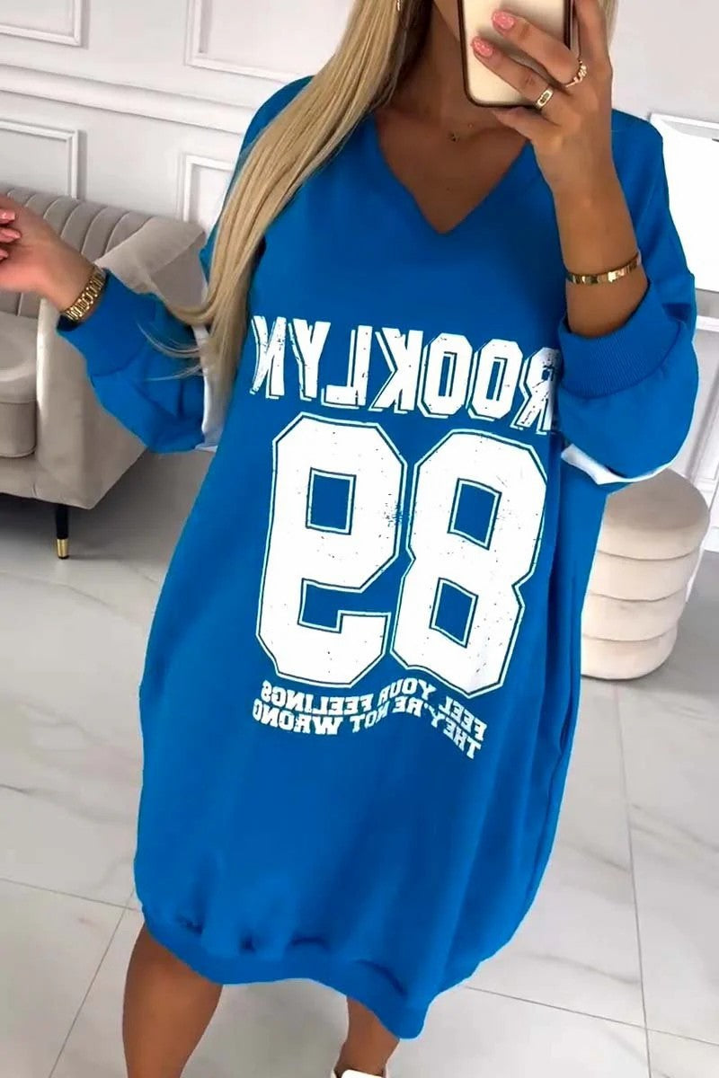 Damen lässiges oversized Sportkleid mit V-Ausschnitt und kontrastierenden Ärmeln Krohn-e