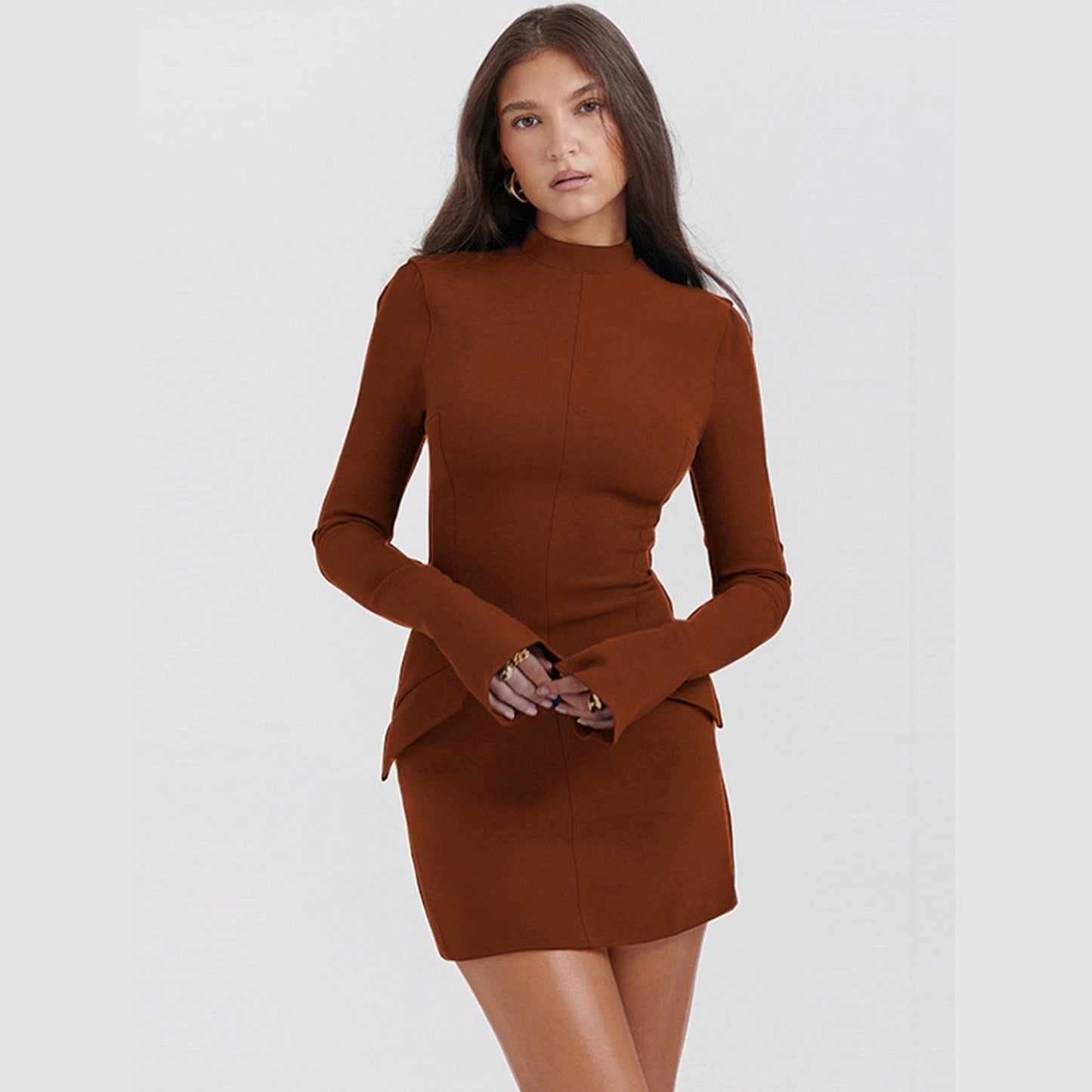 Heidi Mode | Schmal geschnittenes, langärmeliges, hüftumspielendes Kleid