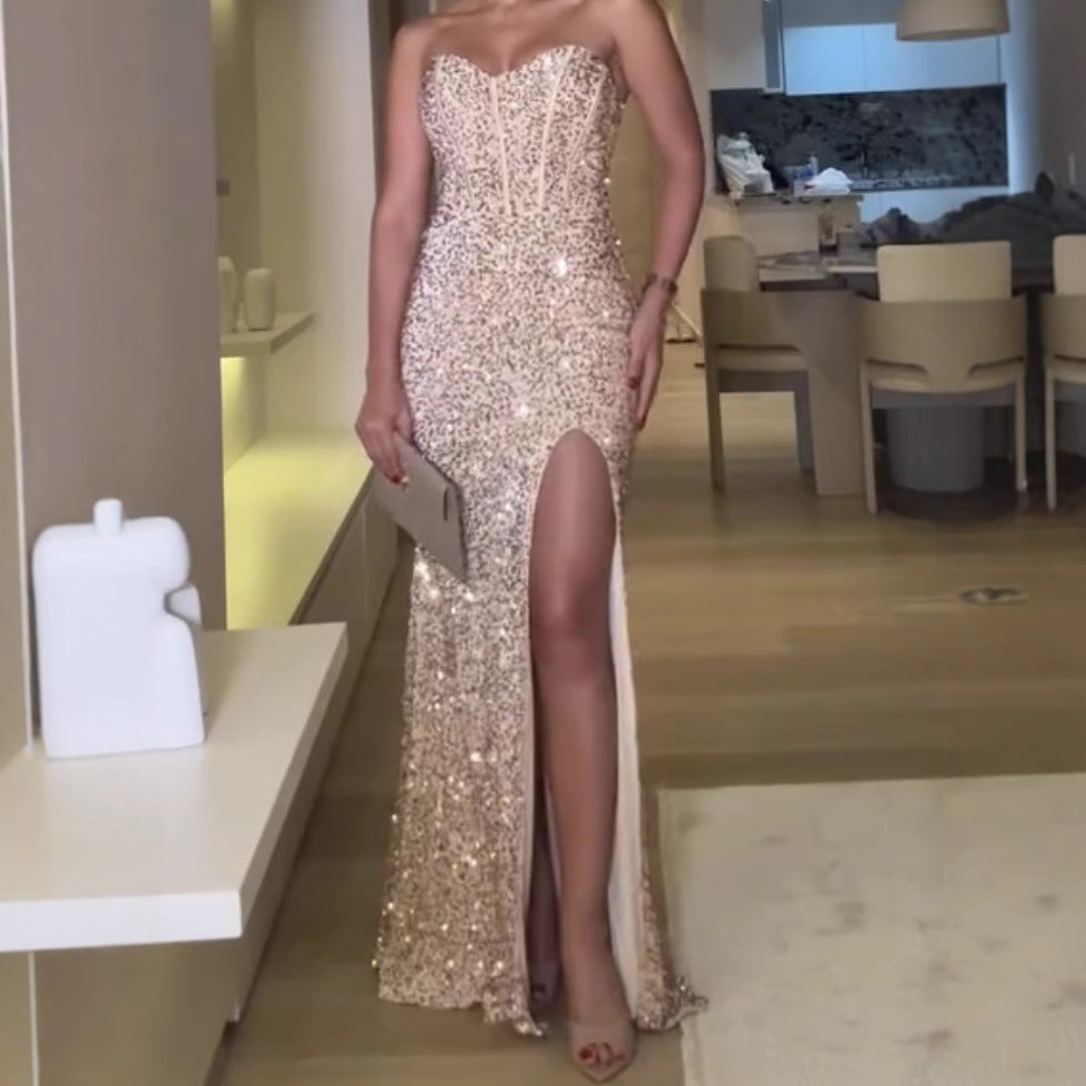 Elegantes trägerloses Fischschwanz-Abendkleid von Krohn-e mit gespaltenem Saum