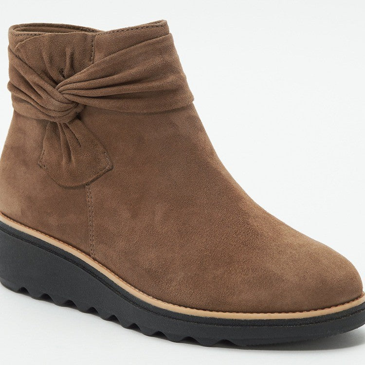 Damen Wedge-Stiefeletten mit geschmackvollem Falten-Design und rutschfester Sohle Krohn-e